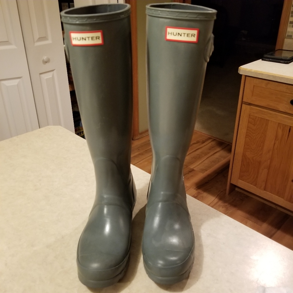 Hunter Rubber Boots, Wmns Sz 6, Gray. Good condition.